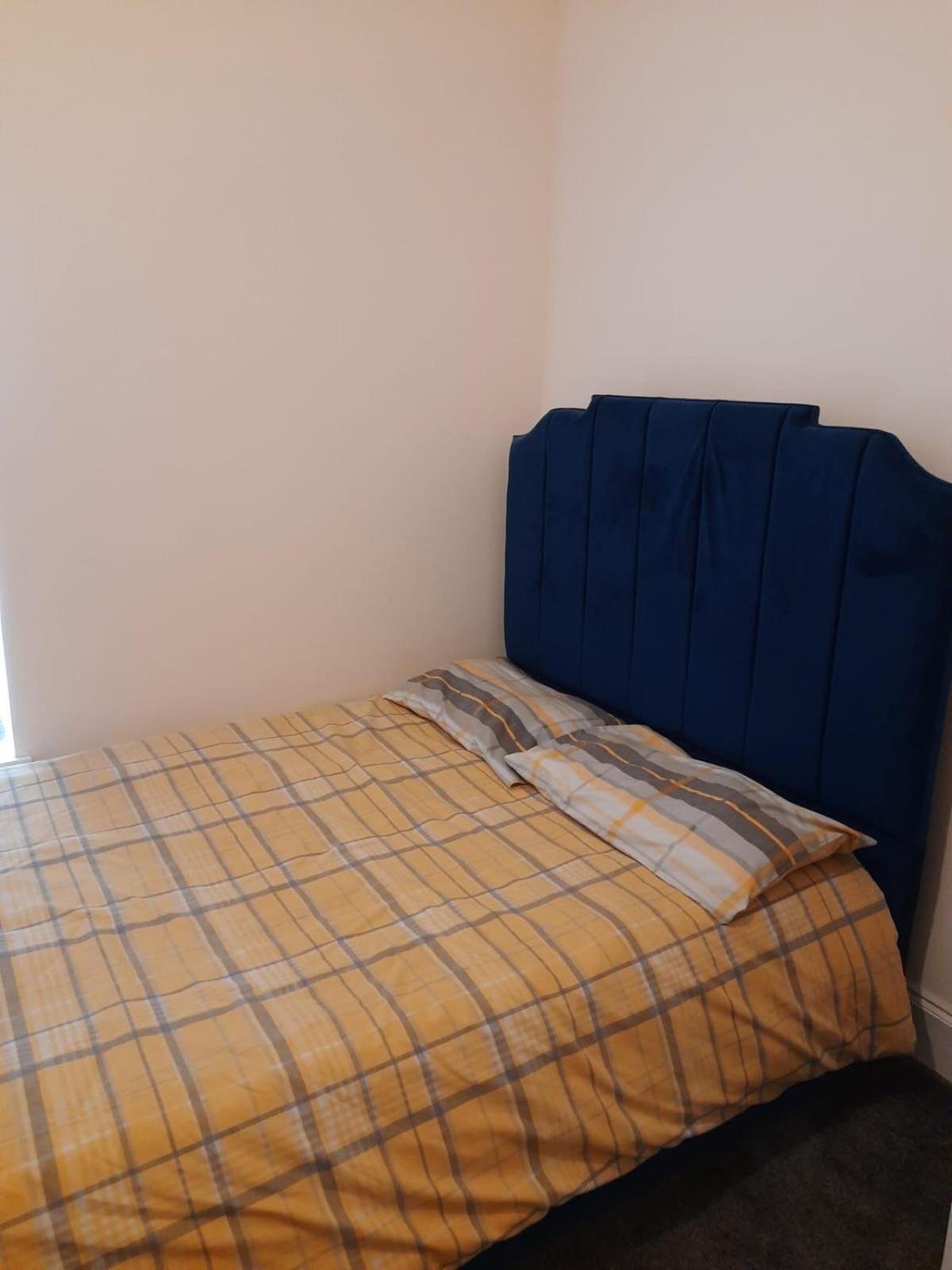 Lovely Bedroom With Shared Kitchen & Bathroom Free Parking Walsall Luaran gambar